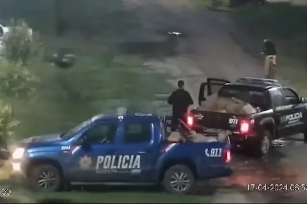 Chocaron dos camiones en Santa Fe y los policías les robaron la mercadería: hay siete detenidos