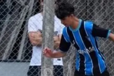 Murió un jugador de 16 años que se descompensó en medio de un partido