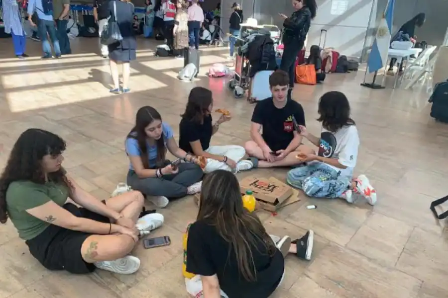 Entre los argentinos evacuados de Israel al iniciar el conflicto se encontraban jóvenes tucumanos de la Escuela Integral Hebrea Independencia 