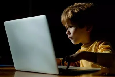 ¿Cómo afectan la tecnología y las redes sociales en el cerebro de niños y jóvenes?