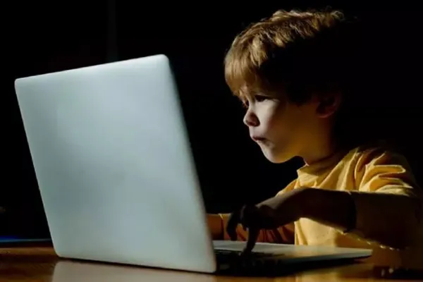 ¿Cómo afectan la tecnología y las redes sociales en el cerebro de niños y jóvenes?