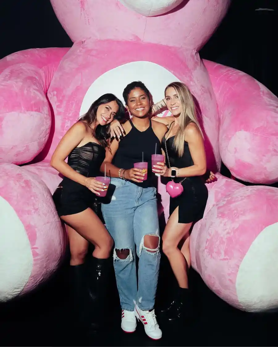 Antonela Roccuzzo y Sofi Balbi se divirtieron juntas en DAER.