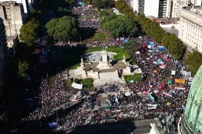 Marcha universitaria: estudiantes y docentes se movilizaron en defensa de la educación pública