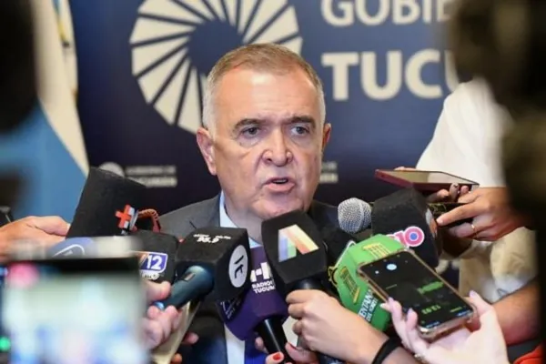 El gobernador adelantó el pase a retiro de policías