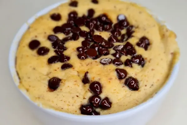 Torta de vainilla y chocolate: cómo preparar esta receta sin harinas y que se cocina en el microondas