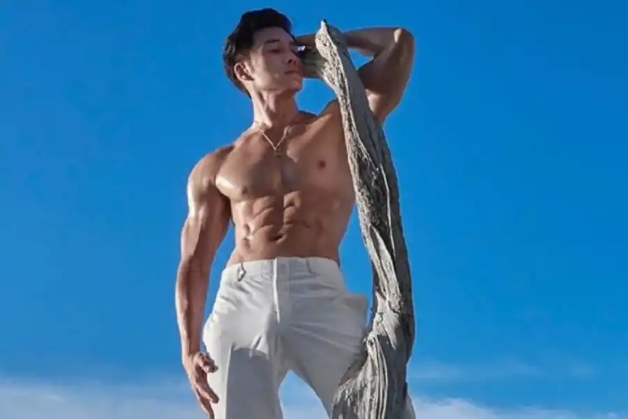 El secreto de la eterna juventud de Chuando Tan, un fotógrafo de 58 años que aparenta 20