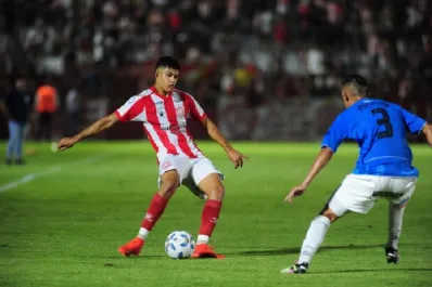 Llegó a los 13 años a Tucumán, estudia Educación Física y a cada partido se afianza en San Martín