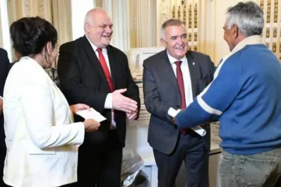 El Gobierno provincial entregó herramientas y microcréditos a emprendedores