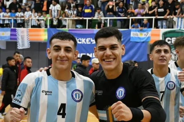 Son compañeros de equipo, y juntos, fueron campeones mundiales de futsal con Argentina