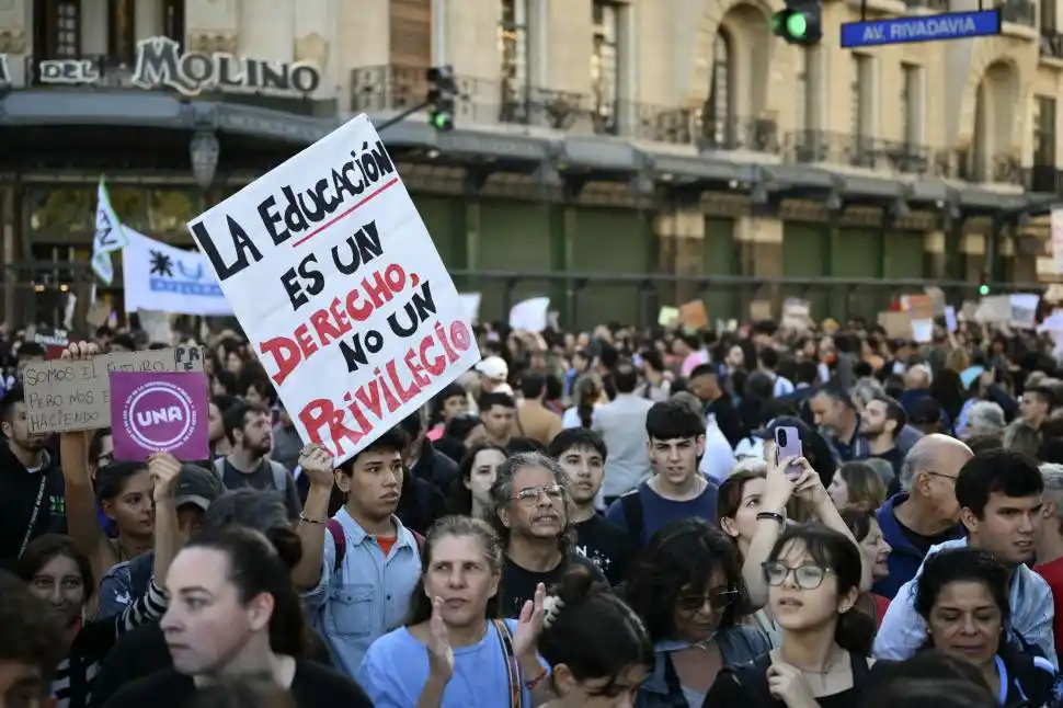 CREATIVIDAD. El color y nota diferentes fueron los carteles exhibidos.