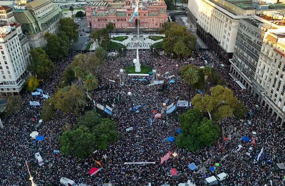 Marcha universitaria en Buenos Aires. FOTO CLARÍN / LA VOZ