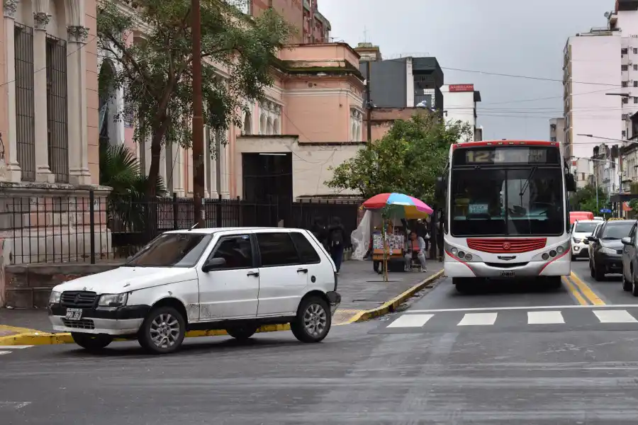 CARRILES EXCLUSIVOS PARA COLECTIVOS. Foto de LA GACETA / Por Inés Quinteros Orio