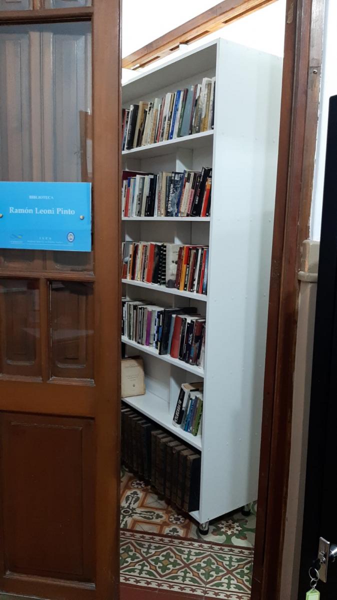 COLECCIÓN. La biblioteca Ramón Leoni Pinto, del ISES.