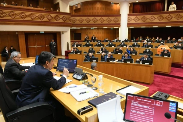 Legislatura: se aprobó el retiro voluntario, con críticas de la oposición