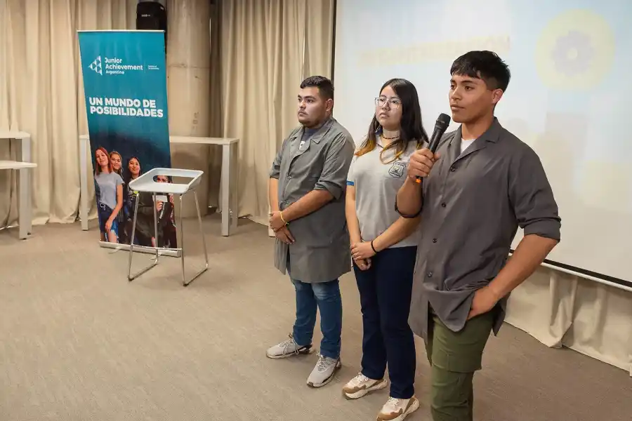 Inspiración, preparación y espíritu emprendedor: la fórmula que busca impulsar el liderazgo en los jóvenes