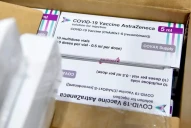 AstraZeneca admite que su vacuna covid puede causar efectos secundarios poco comunes