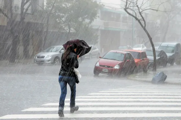 Alerta amarilla por fuertes lluvias y tormentas: cuáles son las provincias afectadas y cuándo llega el frío