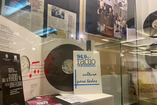 Una llamativa muestra en el Virla por los 100 años de las radios universitarias