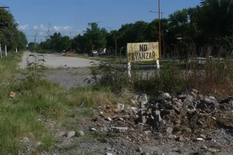 TRAMO INCONCLUSO I. La adjudicataria dejó la obra por falta de pago