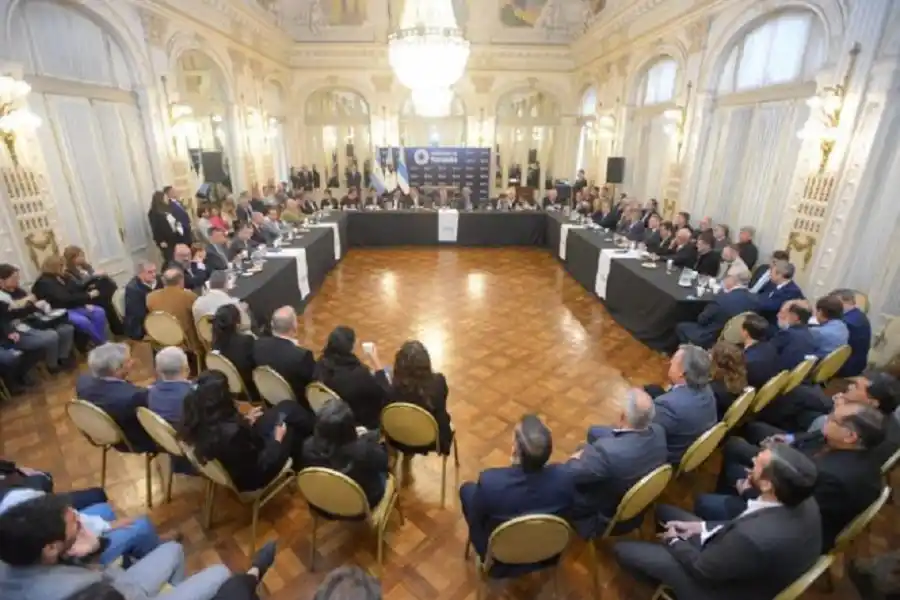 Planificación: junto a su Gabinete, Jaldo hizo un balance de la gestión provincial