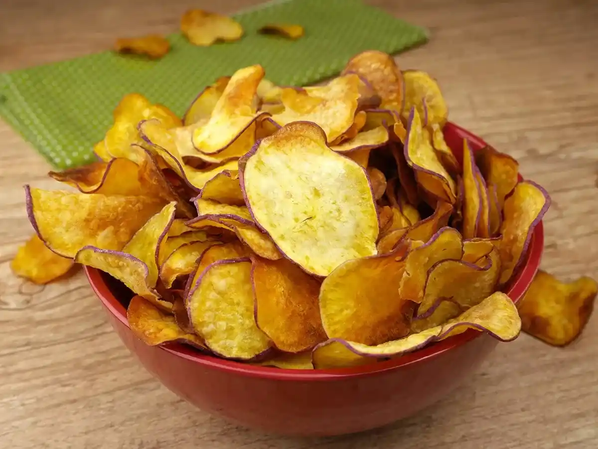 Receta de microondas: cómo hacer chips de papas y batatas de forma sencilla