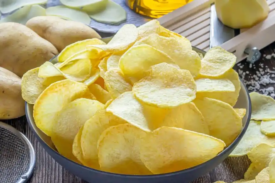 Cómo hacer chips de papas y batatas en microondas: receta fácil y rápida