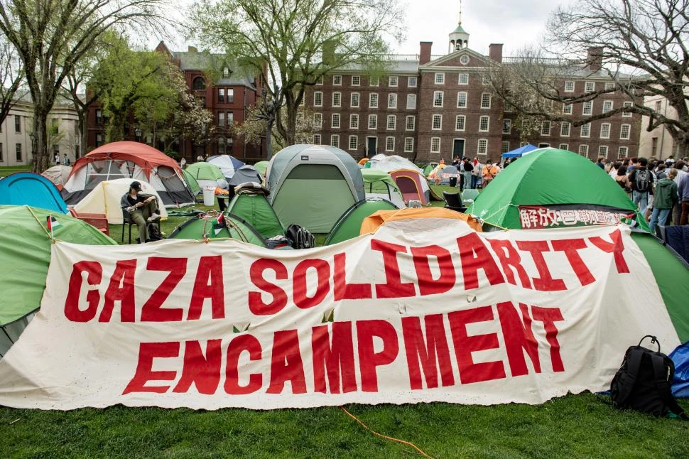 ACAMPE. Carpas en la Universidad de Brown, en solidaridad con Gaza.  