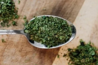 El condimento que combate la artrosis: por qué deberías usarlo en todas tus comidas