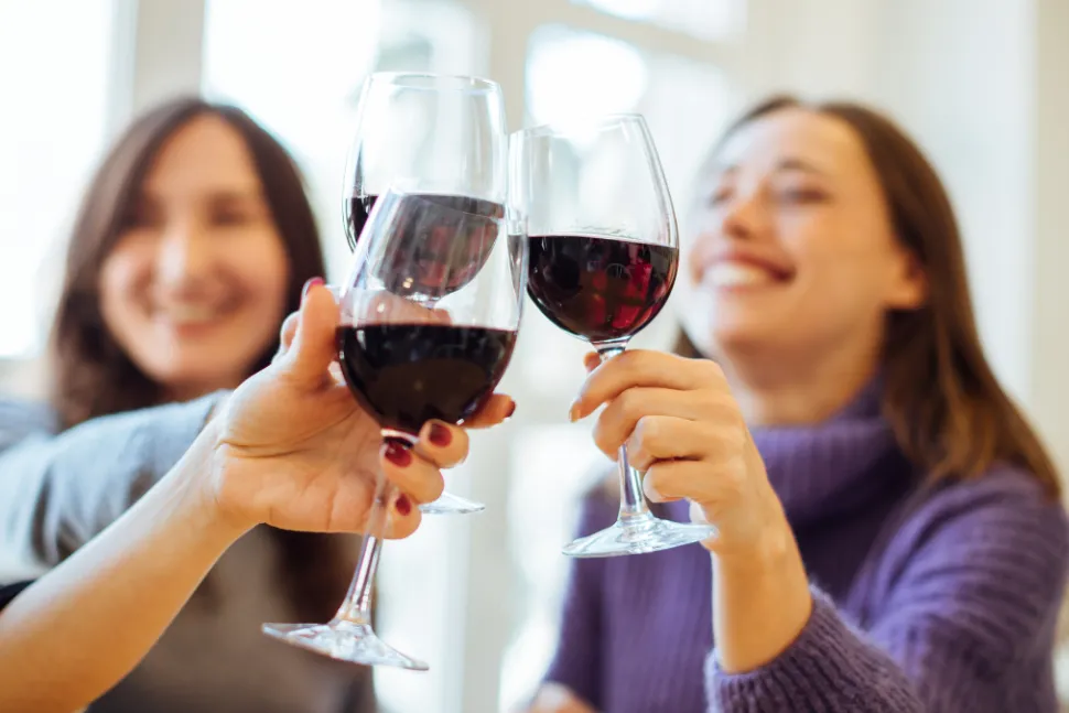 ¿Mito o realidad?: expertos de Harvard investigaron la creencia popular de que el vino hace bien al corazón