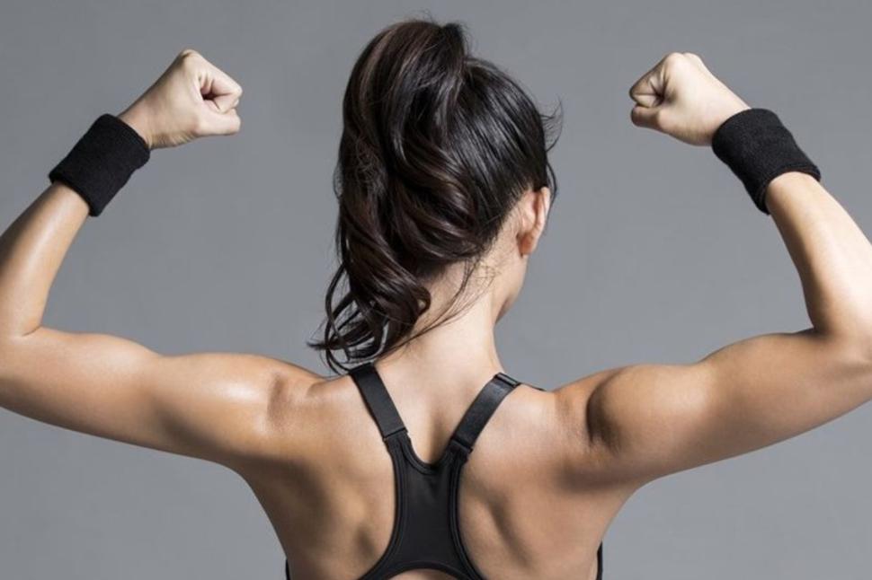 Entrenar sin moverse: conocé los ejercicios para tonificar y marcar músculos