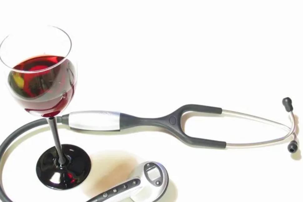 ¿Mito o realidad?: expertos de Harvard investigaron la creencia popular de que el vino hace bien al corazón