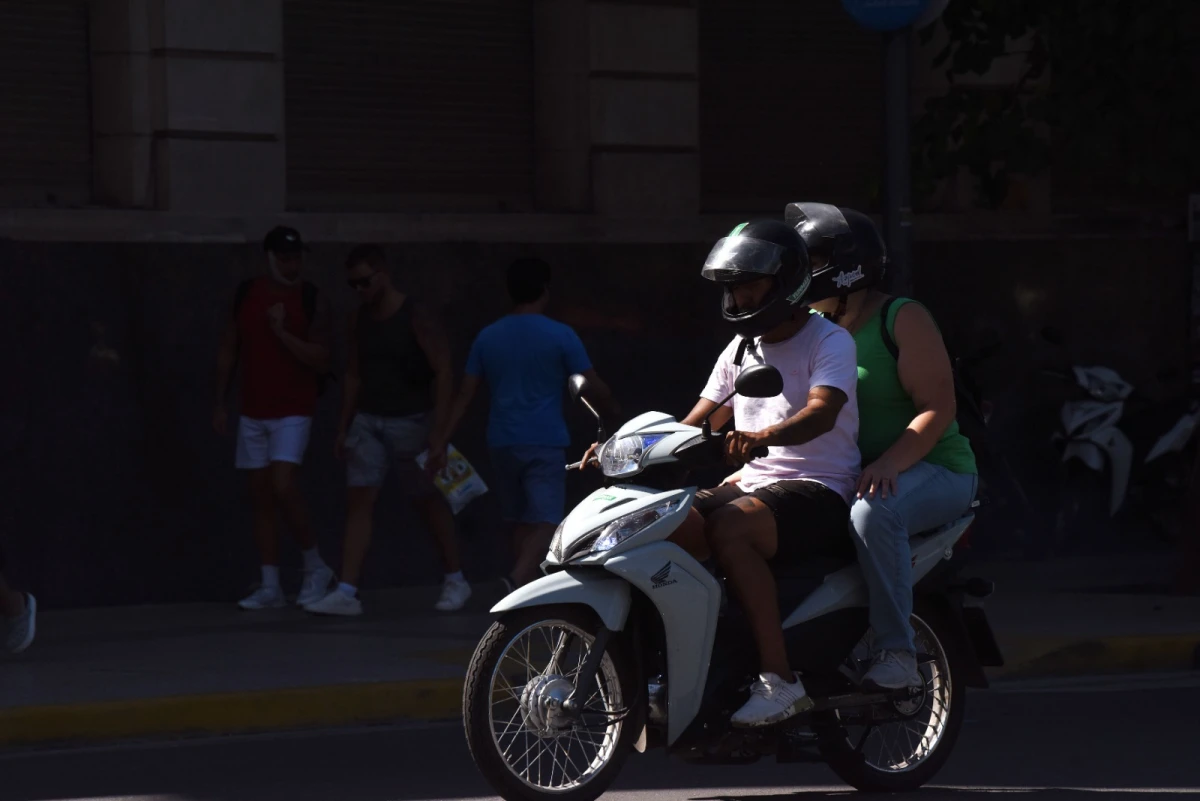 Uber Moto es un servicio muy popular entre el público joven masculino. / FOTO DE ANALÍA JARAMILLO
