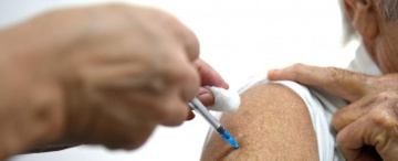 Qué dicen los expertos sobre los efectos adversos de la vacuna de AstraZeneca