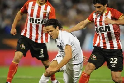 ¿Cuáles son los antecedentes de Estudiantes de La Plata y Vélez en duelos de eliminación directa?