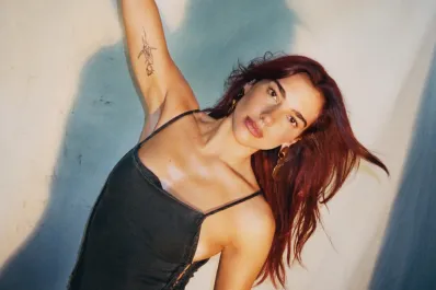 Dua Lipa estrenó su nuevo álbum “Radical Optimism”: buenas vibras con ritmos retro que te harán bailar