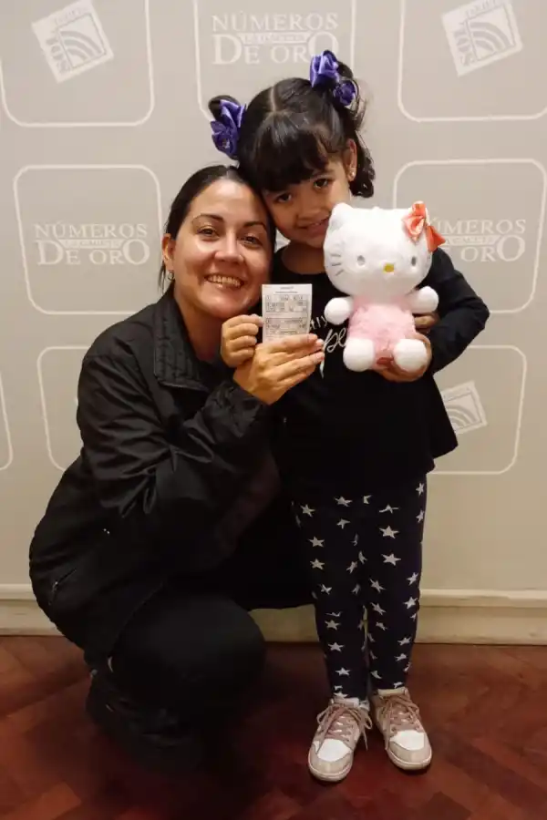 BIEN ACOMPAÑADA. Fátima Mariela Diaz Lami vino con su hija Ema.
