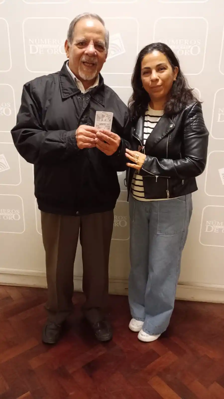 INSEPARABLES. Juan Carlos Díaz llegó a retirar el premio con su hija.