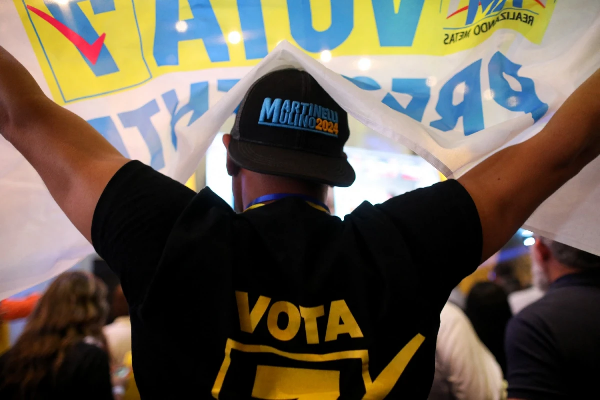 Panamá vota al delfín del ex presidente