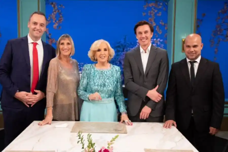 Mirtha a Manuel Adorni: Me dijeron que vos sí te aumentaste el sueldo