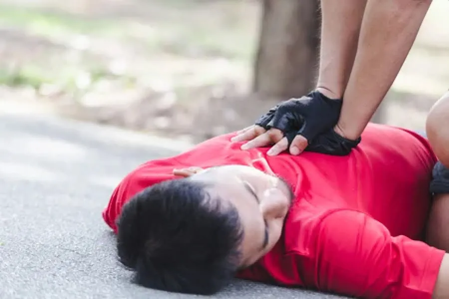 Los síntomas pueden ser diferentes entre mujeres y hombres.