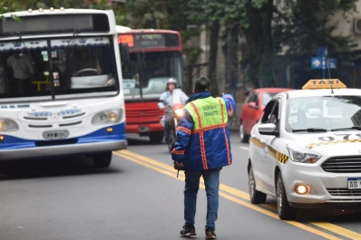 Carriles exclusivos para colectivos: en cinco días, el monitoreo registró 1.100 infracciones