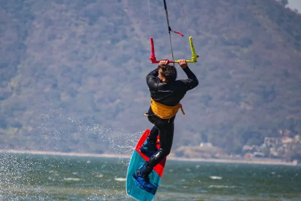¿Qué es el kitesurf y en donde practicarlo en Tucumán?