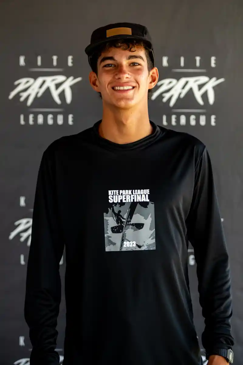 EL MEJOR DEL PAÍS. Santiago Cisneros es el campeón argentino de kitesurf.