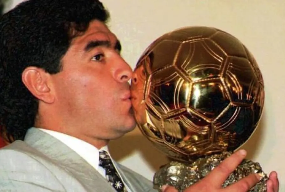 El Balón de Oro ganado por Maradona será subastado: ¿cuál será el exorbitante precio base?