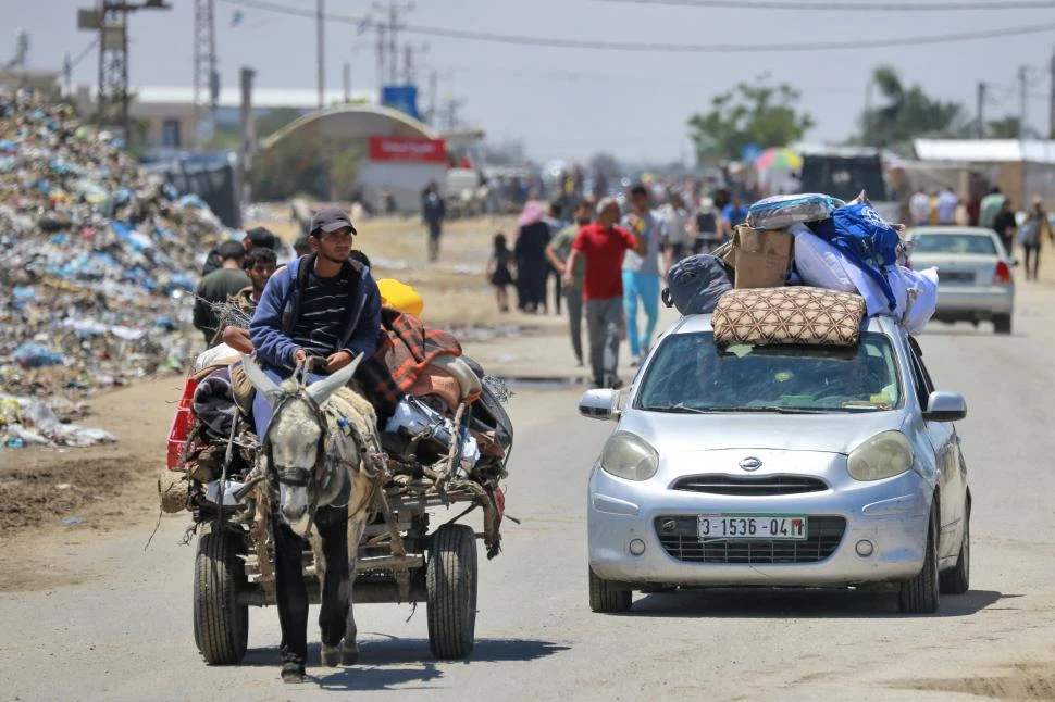 DESOLACIÓN. La ciudad de Rafah recibió a miles de desplazados.  AFP