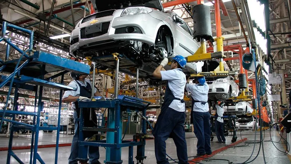 La producción nacional de vehículos cayó 21% durante abril interanual