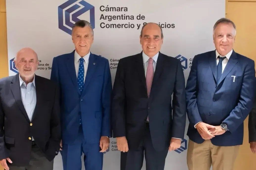 Centro: Natalio Mario Grinman, titular de la CAC, y Guillermo Francos, ministro del Interior. PRENSA CAC
