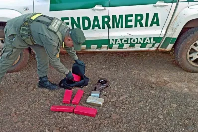 Detuvieron a una pareja que viajaba con marihuana y cocaína