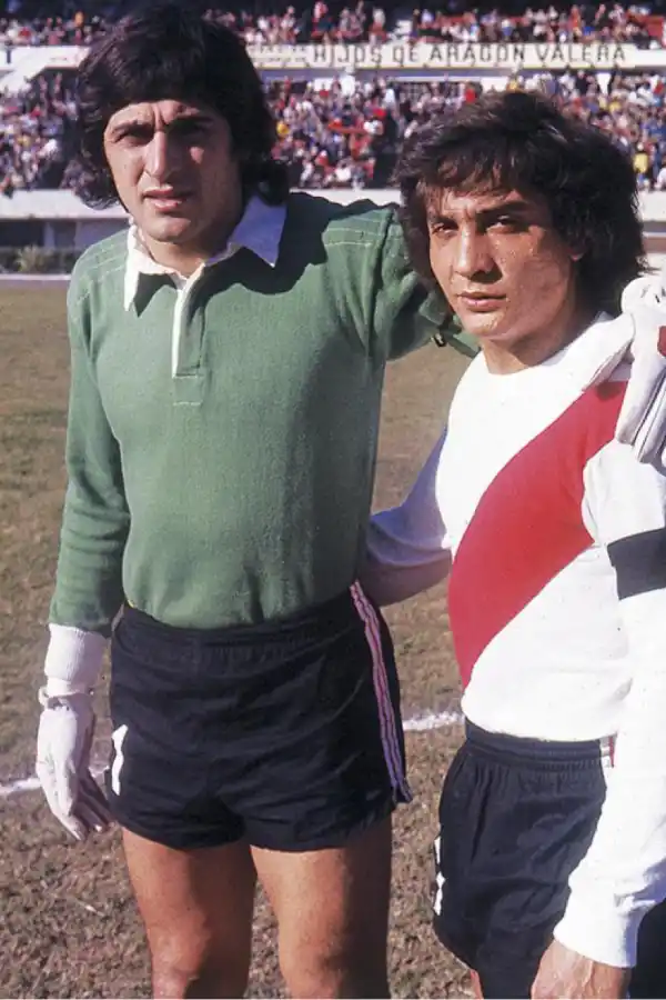 JUGÓ PARA LOS DOS GRANDES. 