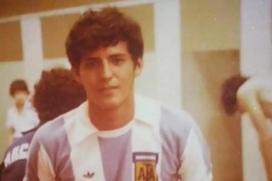Roldán vistiendo la camiseta de la Selección.